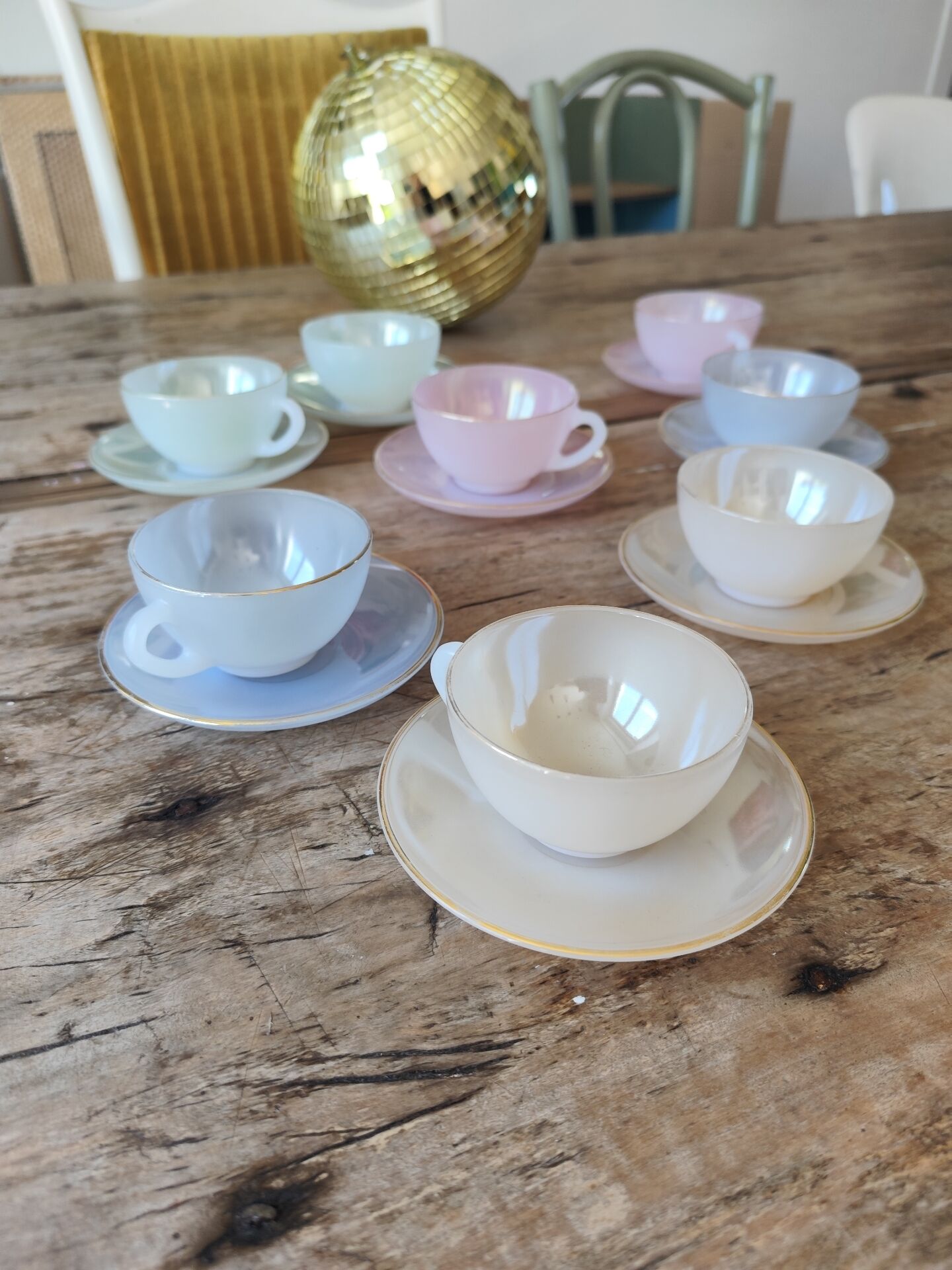 Arcopal service - 8 cups and saucers