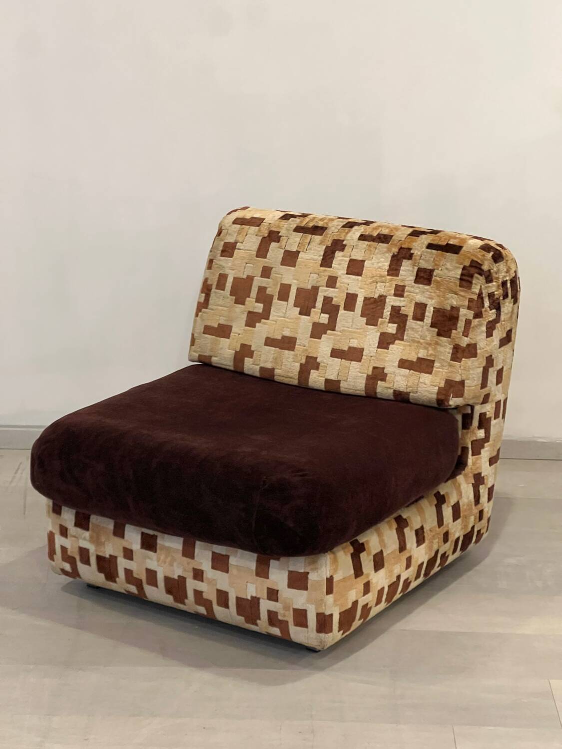 Vintage armchair from the 70s in beige and brown.