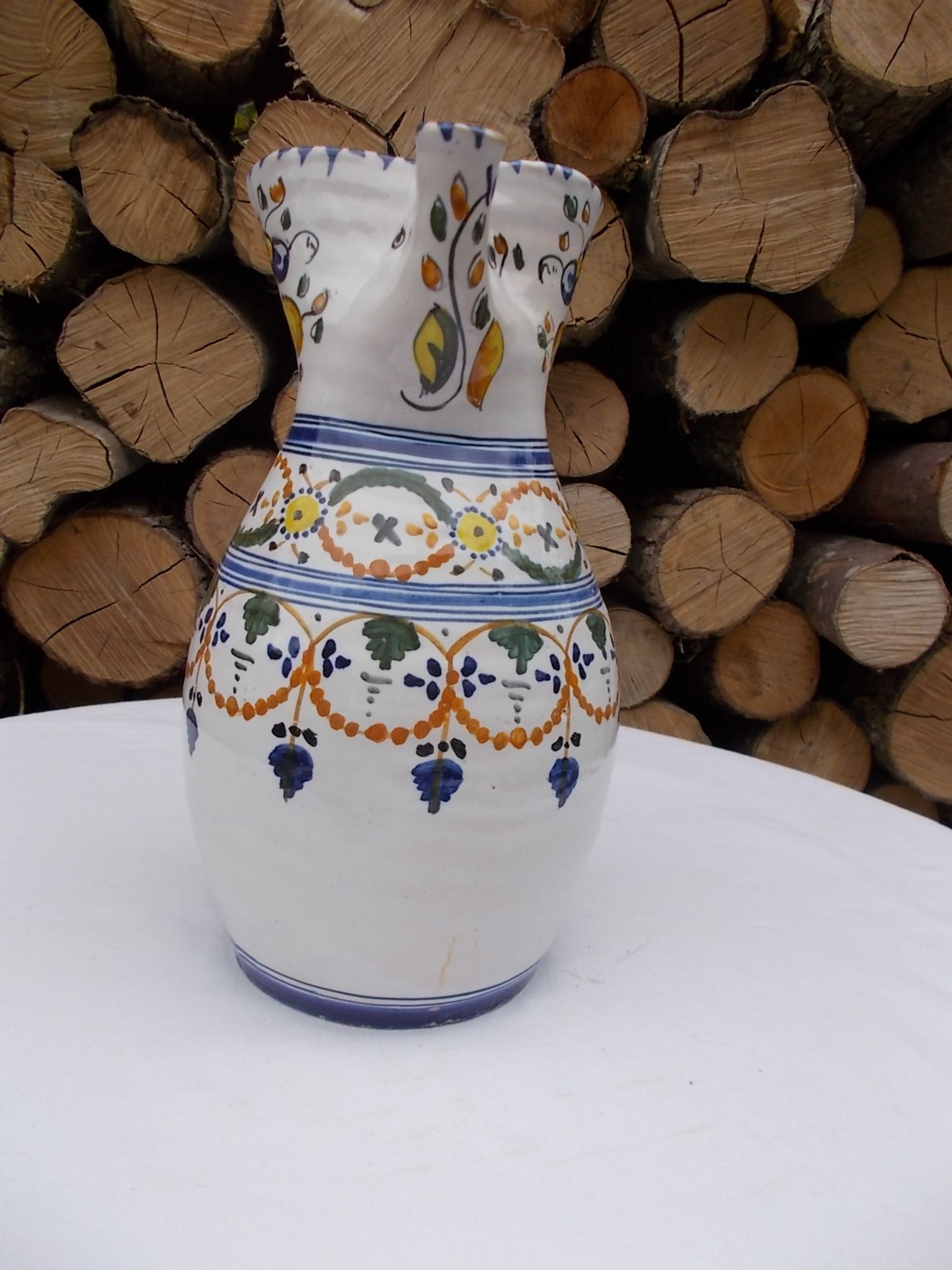 Pichet en faïence décoré