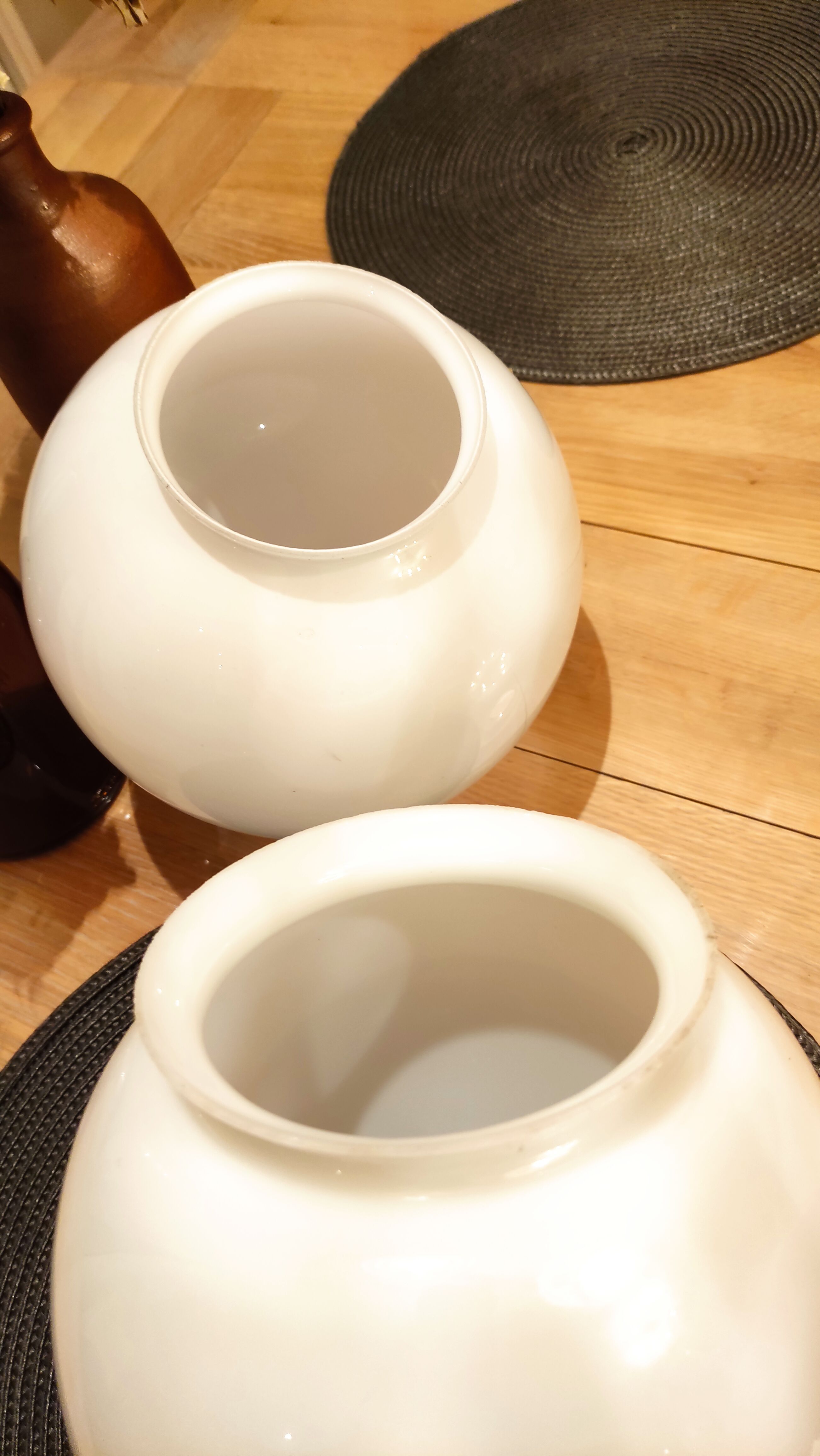 Art Deco globe in white opaline