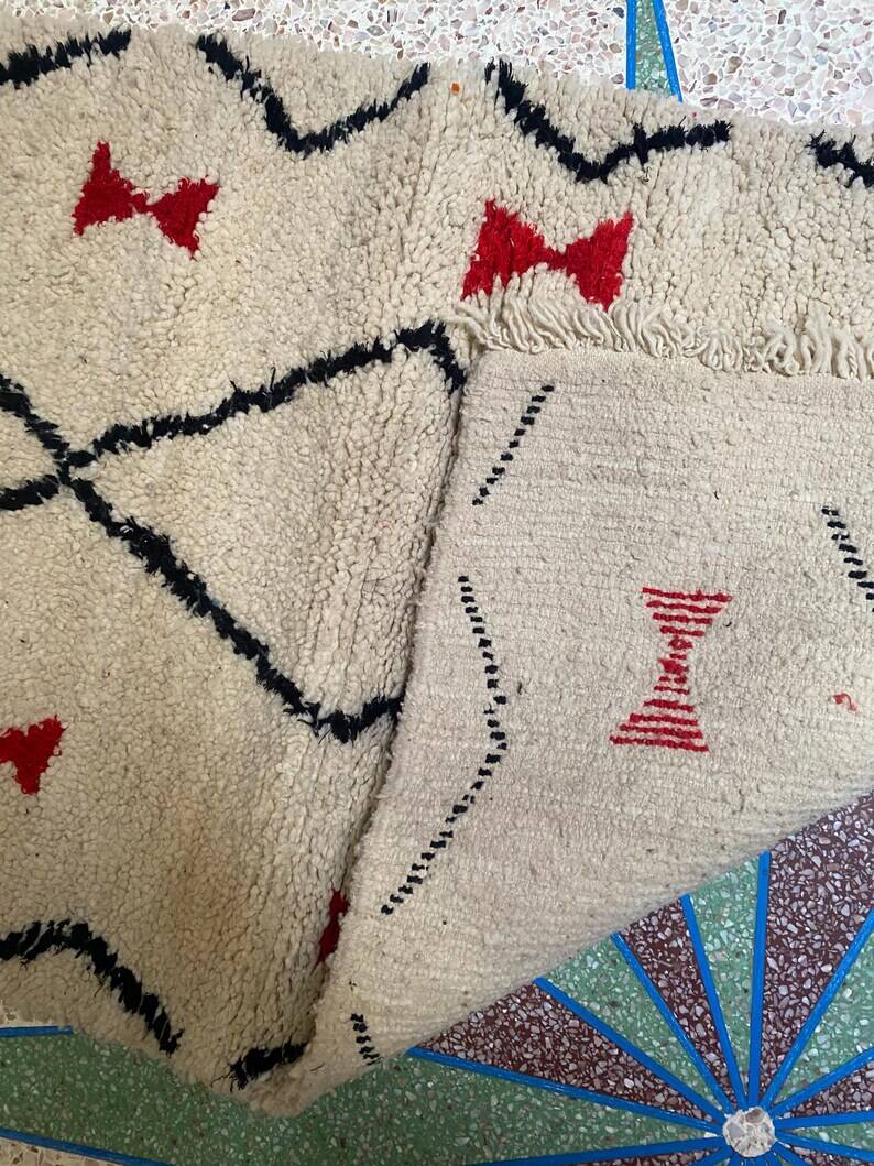 Moroccan Berber rug decorated 250cmx150cm