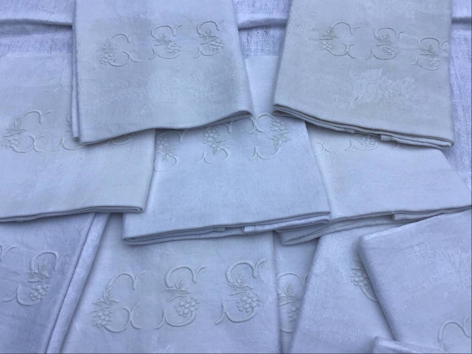Set of 12 vintage white napkins with lilacs, monogrammed GSS.