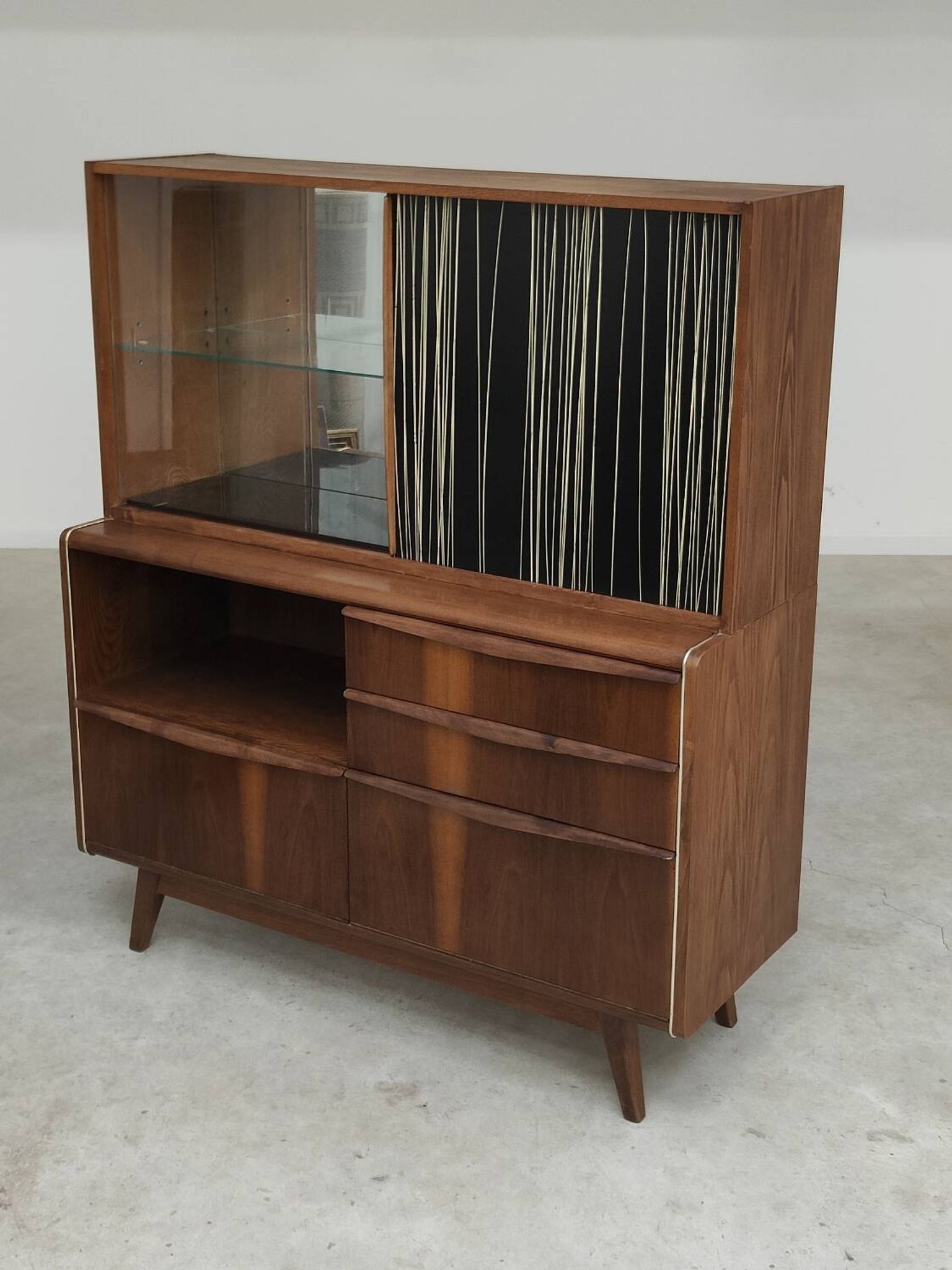 Buffet vaisselier U372/386 B.Landsman et H.Nepozitek pour Jitona 1960