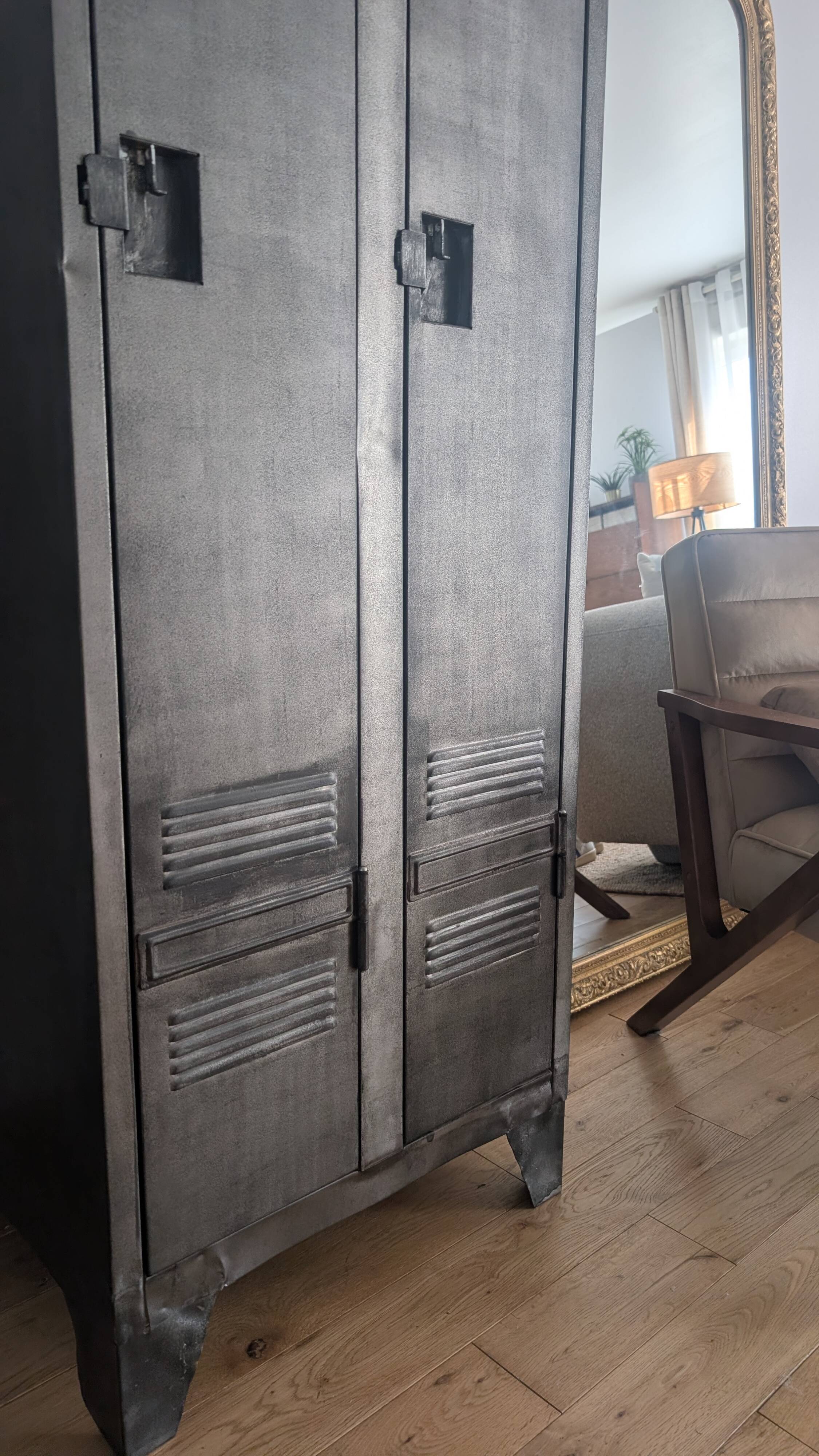 Factory wardrobe brand Atal