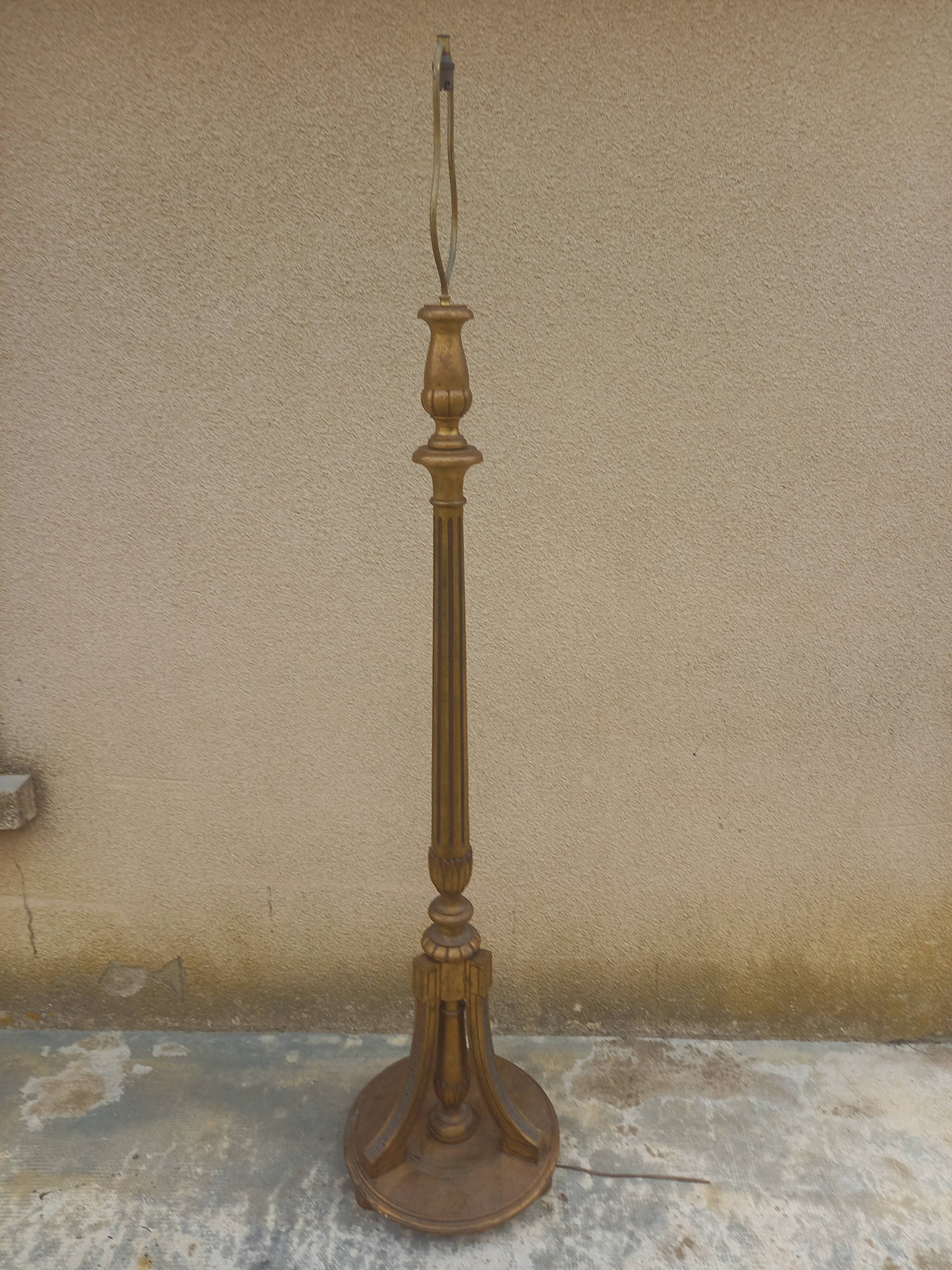 Floor lamp foot in gilded wood