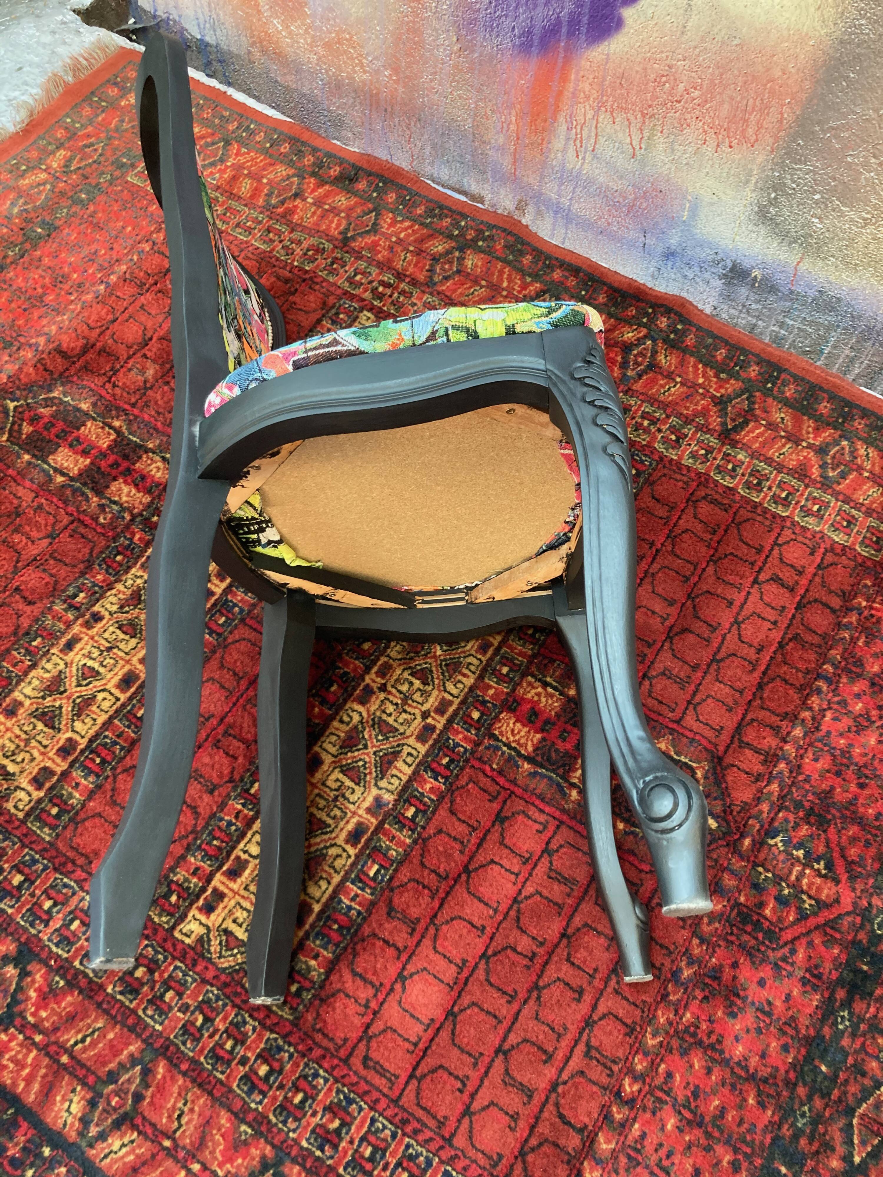 Street art noire chair