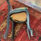 Street art noire chair