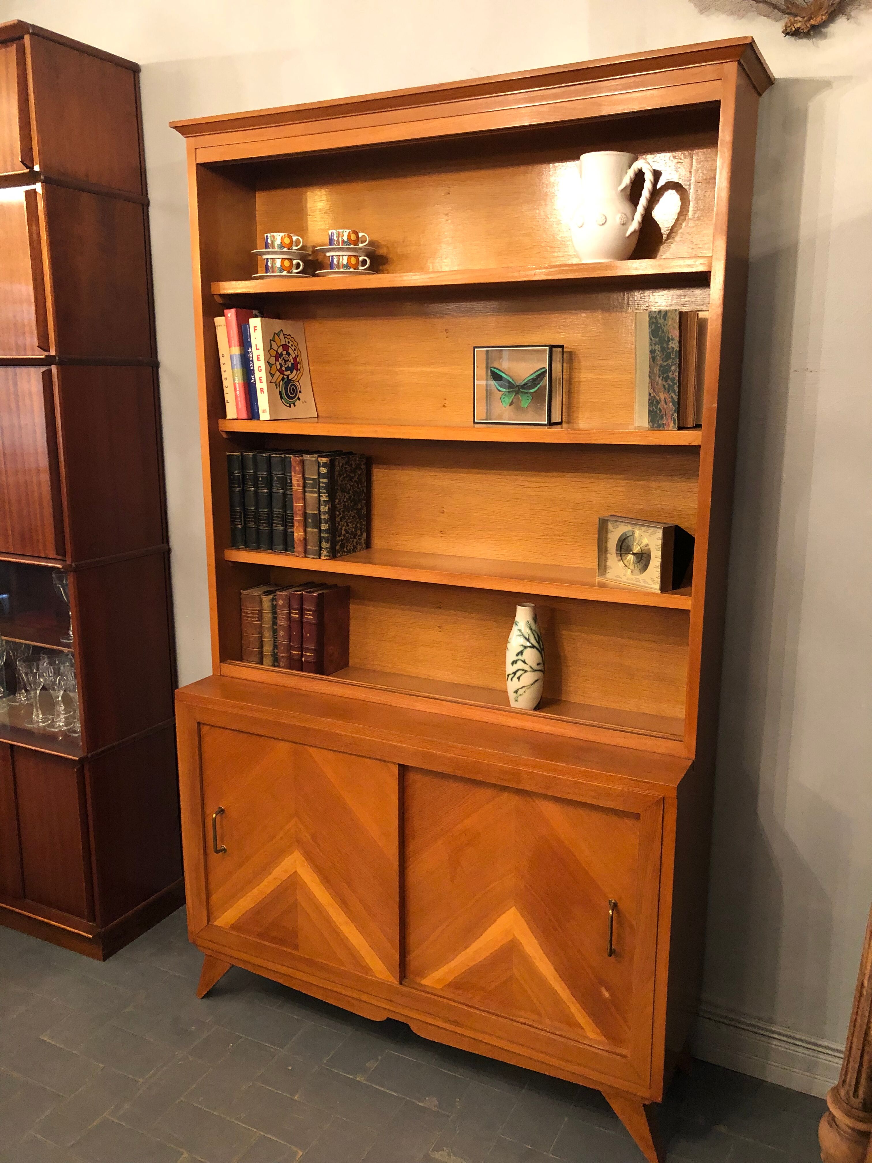 Bibliothèque vintage pieds compas