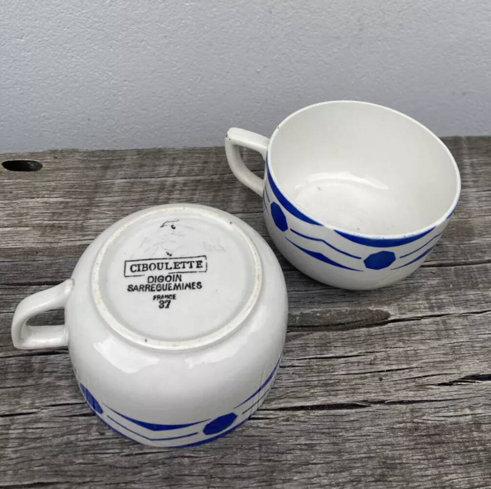 Duo de grandes tasses anciennes digoin
