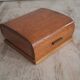Boite.distributeur de cigarettes en bois.