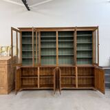 Large two-part display case (renovated)