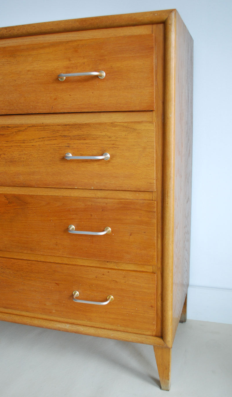 Commode vintage en bois pieds compas