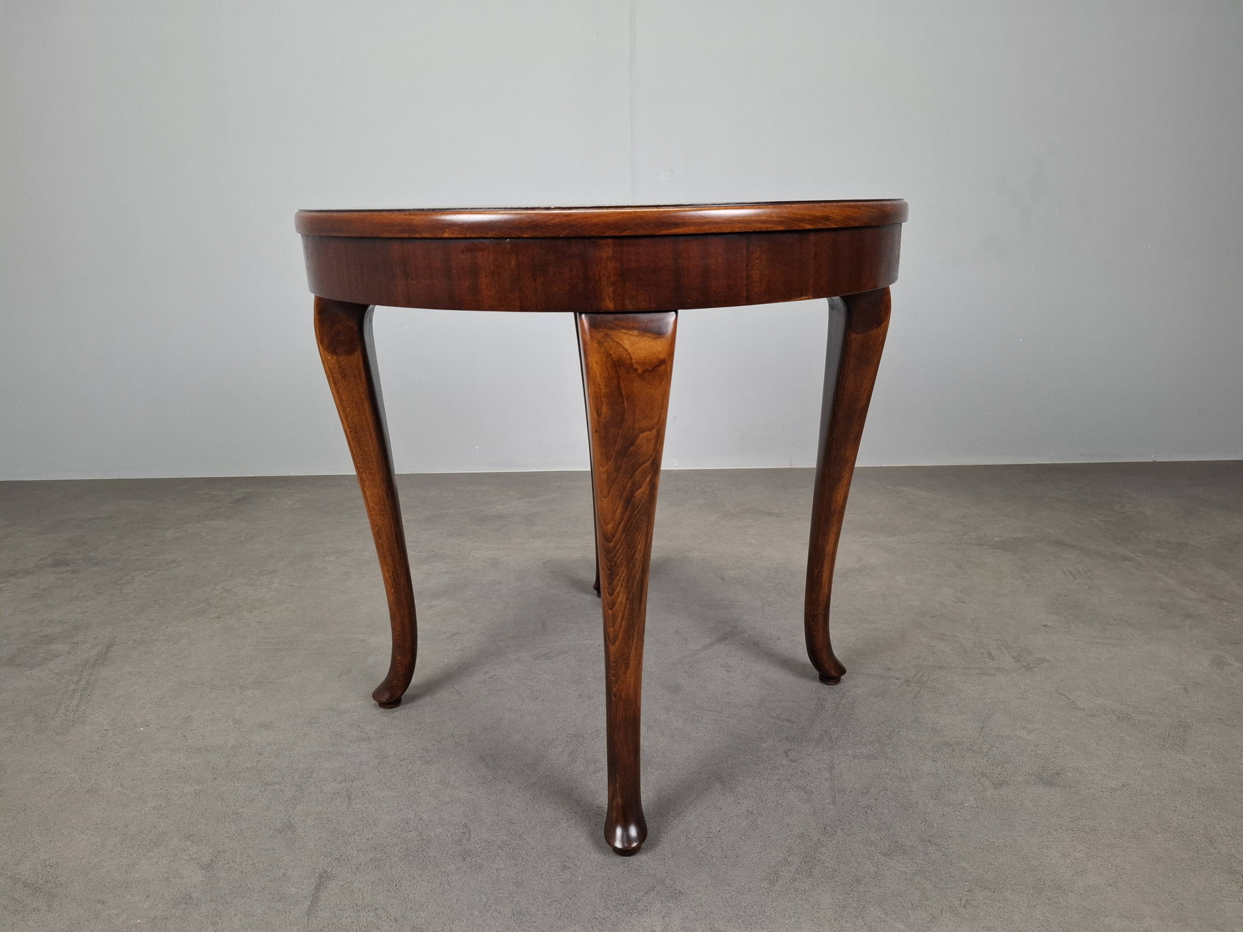 1930s Czechoslovak Art Deco Round Table in Wood and Veneer