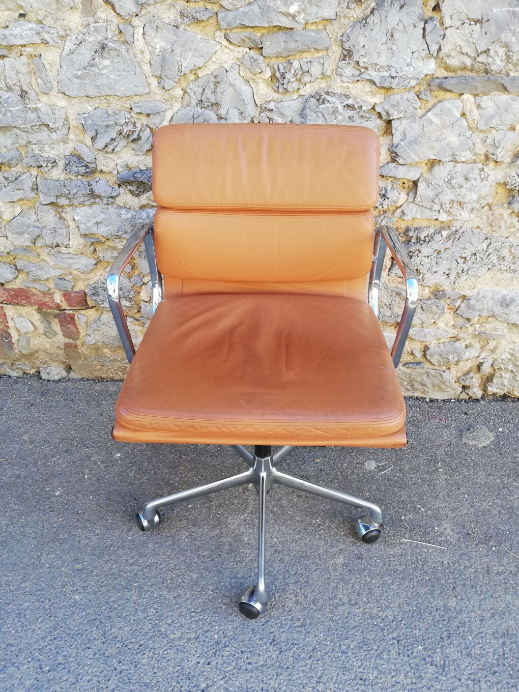Soft pad E 217 chair by Charles & Ray Eames