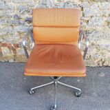 Soft pad E 217 chair by Charles & Ray Eames