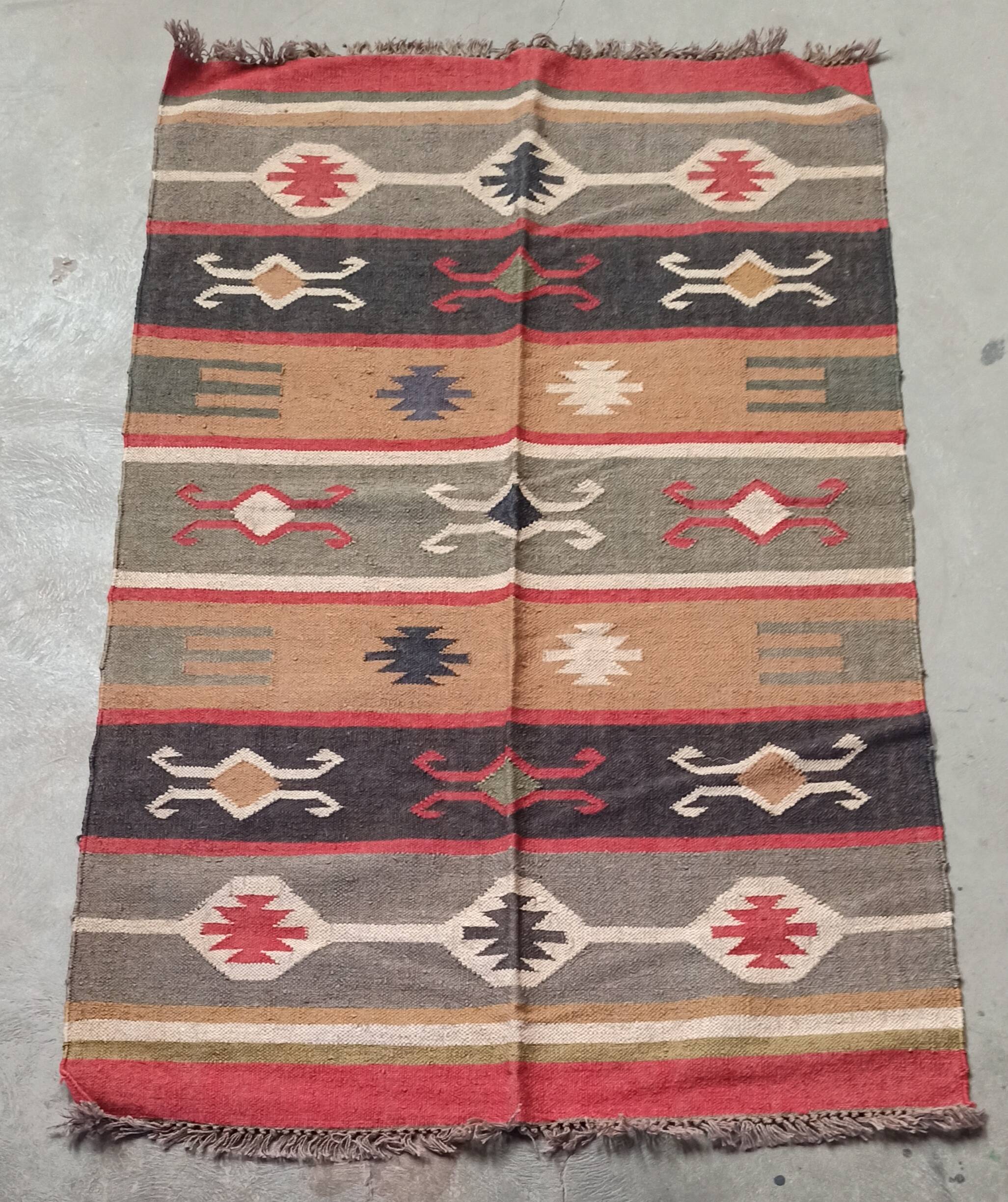 Kilim rug in jute and cotton. 125cm x 195cm