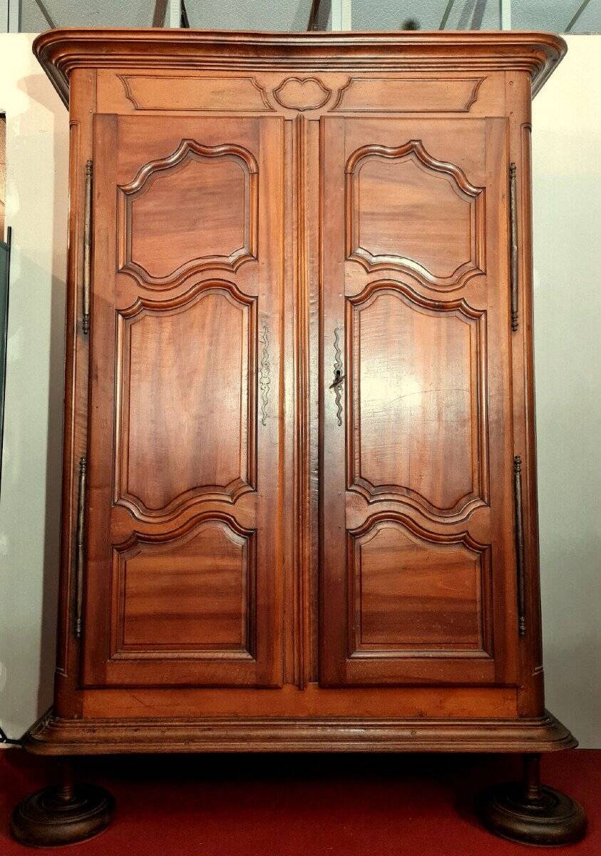 Burgundian wardrobe from the Louis XIII period in solid walnut.