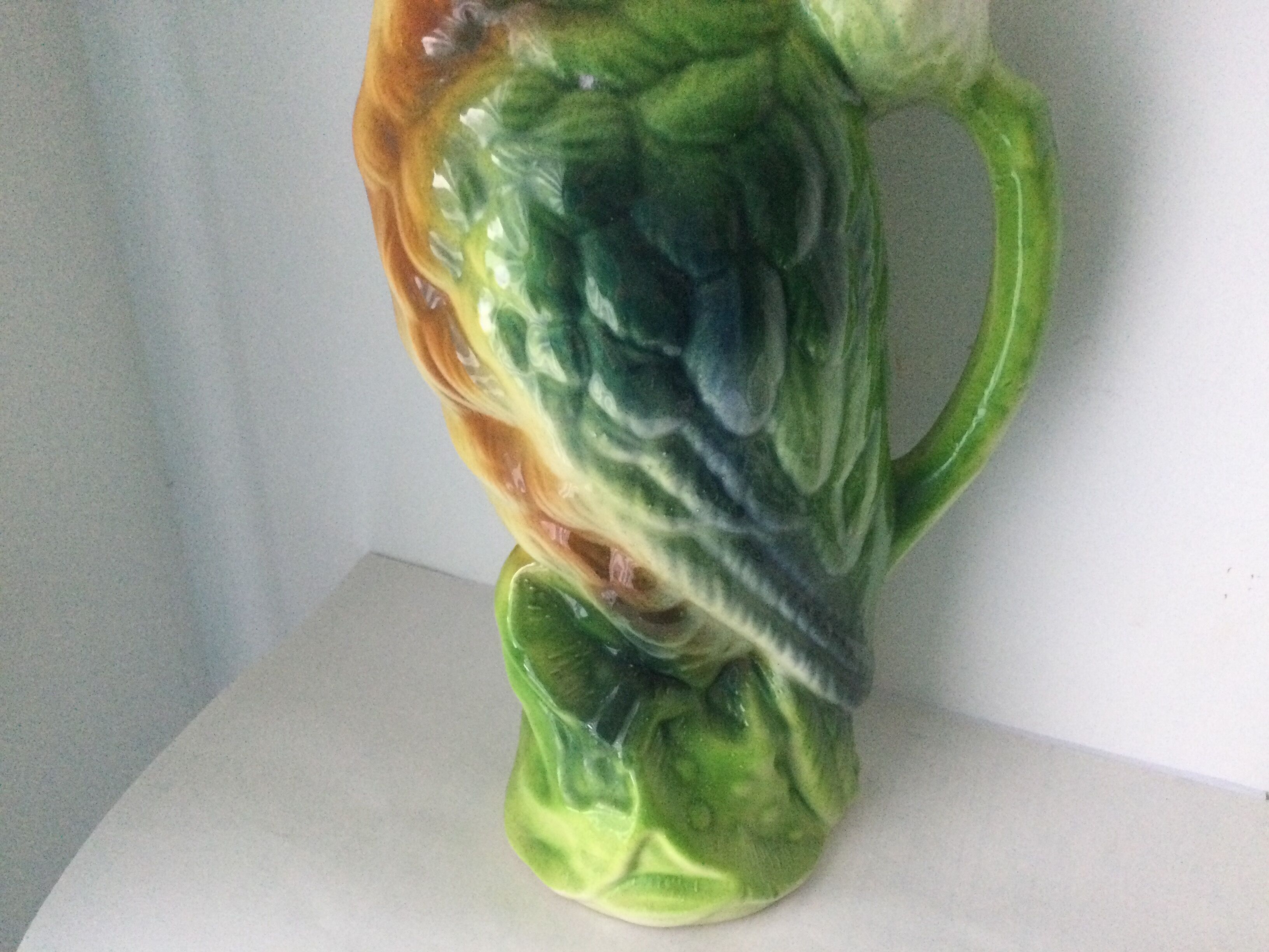Parrot pitcher in Slip