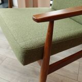 Fauteuil vintage en boucle vert sauge, design milieu de siècle, fauteuil en bois
