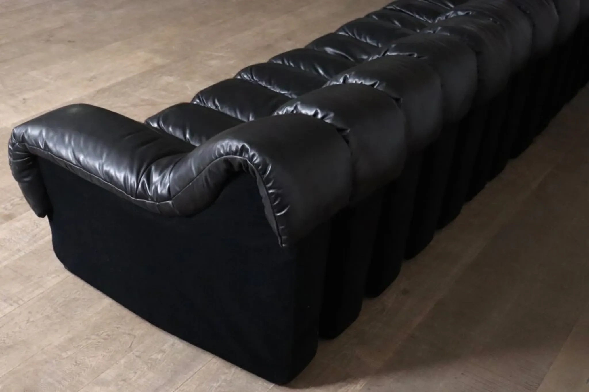 De Sede DS 600 “Non-Stop” sectional black leather sofa by Heinz Ulrich, Ueli Berger and Eleanora Peduzzi-Riva, 1970s