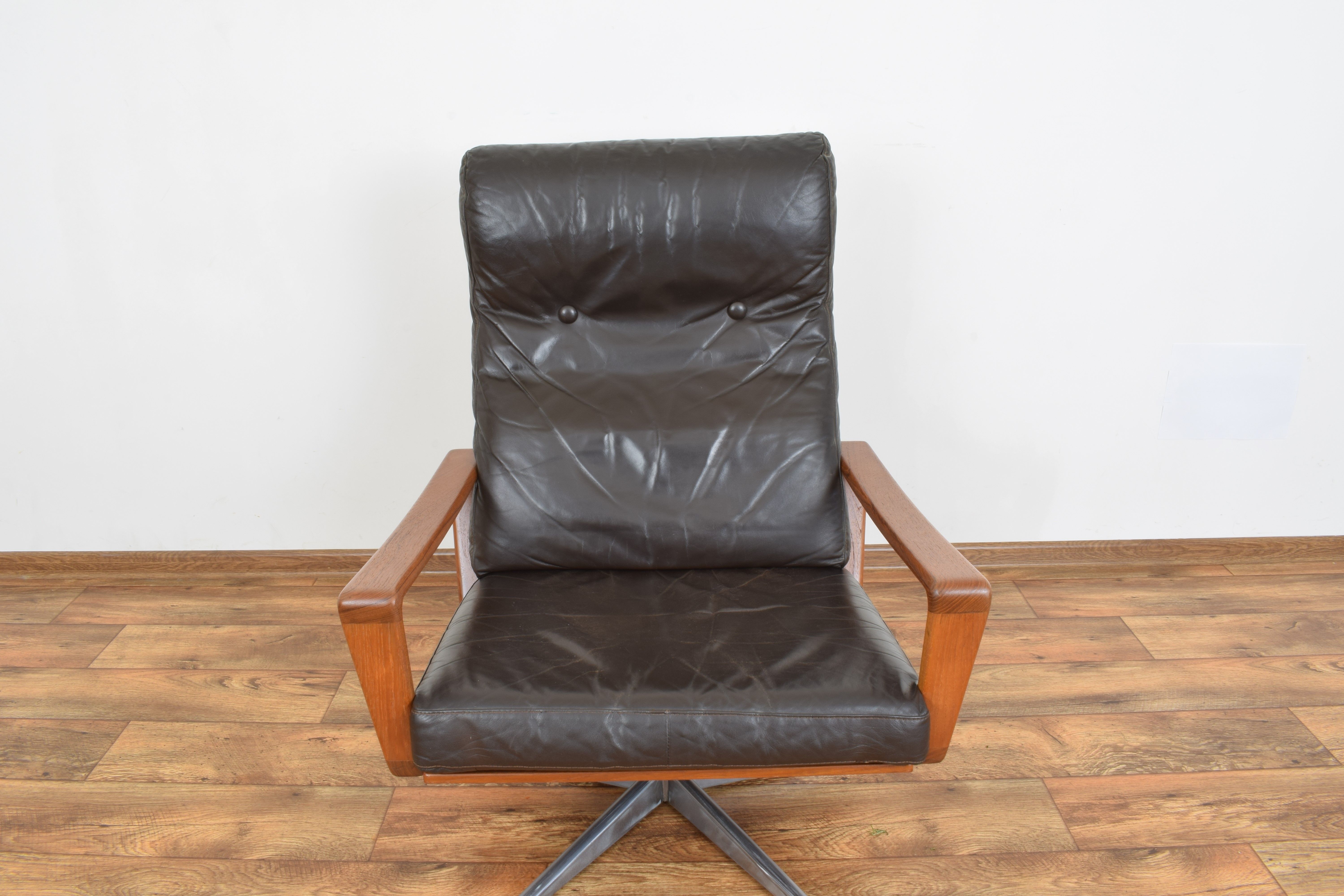 Swivel lounge chair by Arne Wahl Iversen for Komfort, 1960s