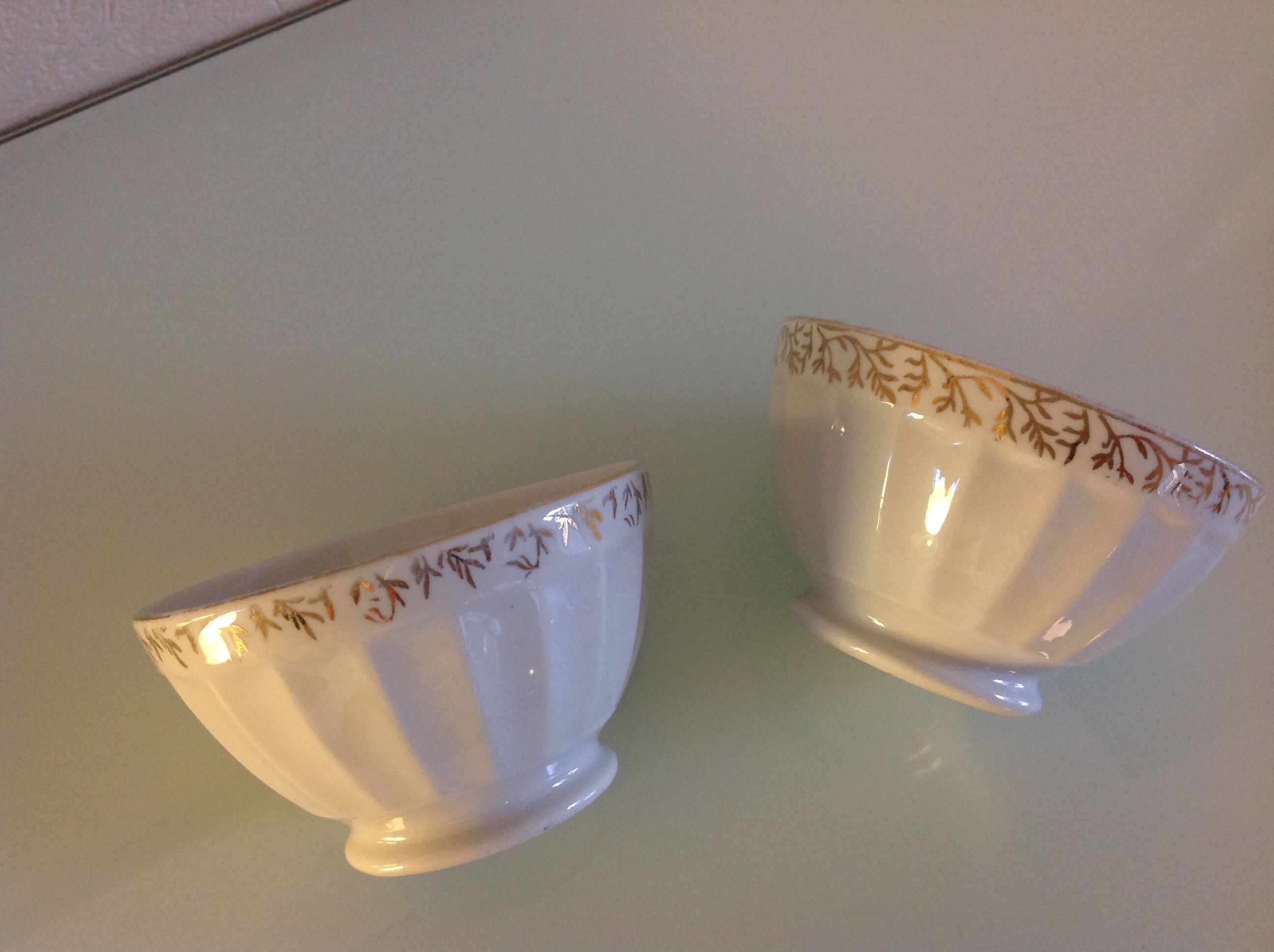 Two ribbed white bowls in Longchamp Porcelain /vintage 60s