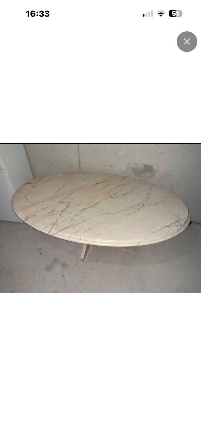 Oval coffee table in Carrara marble – Italian design from the 1970s