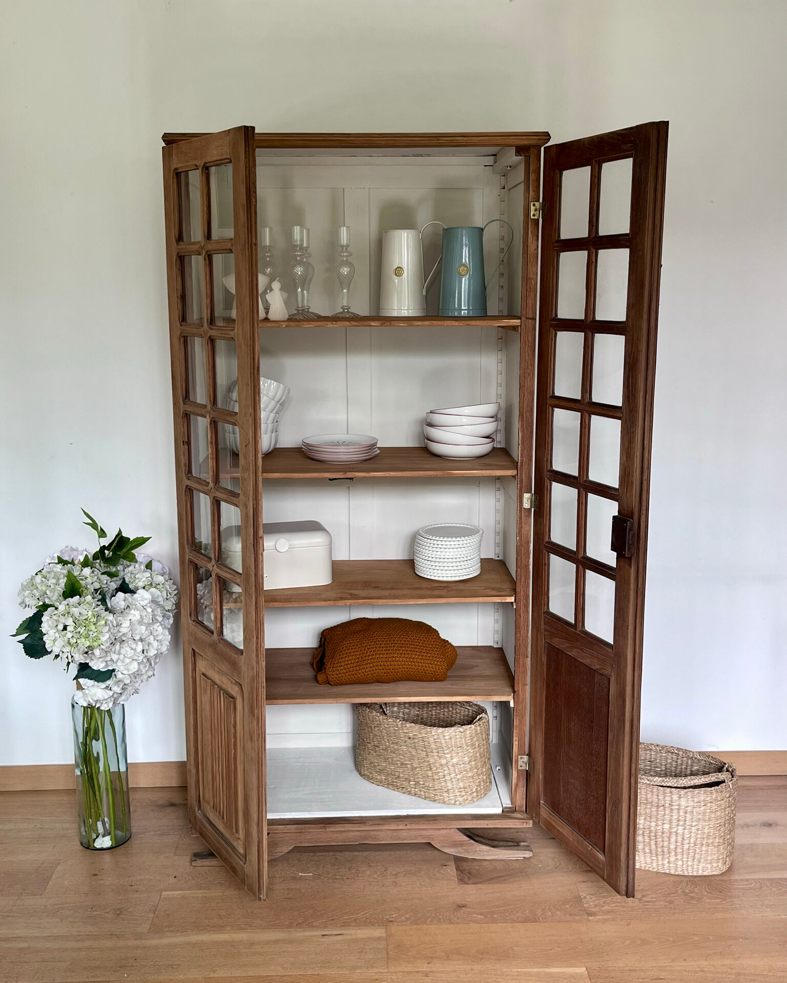 Renovated display cabinet library