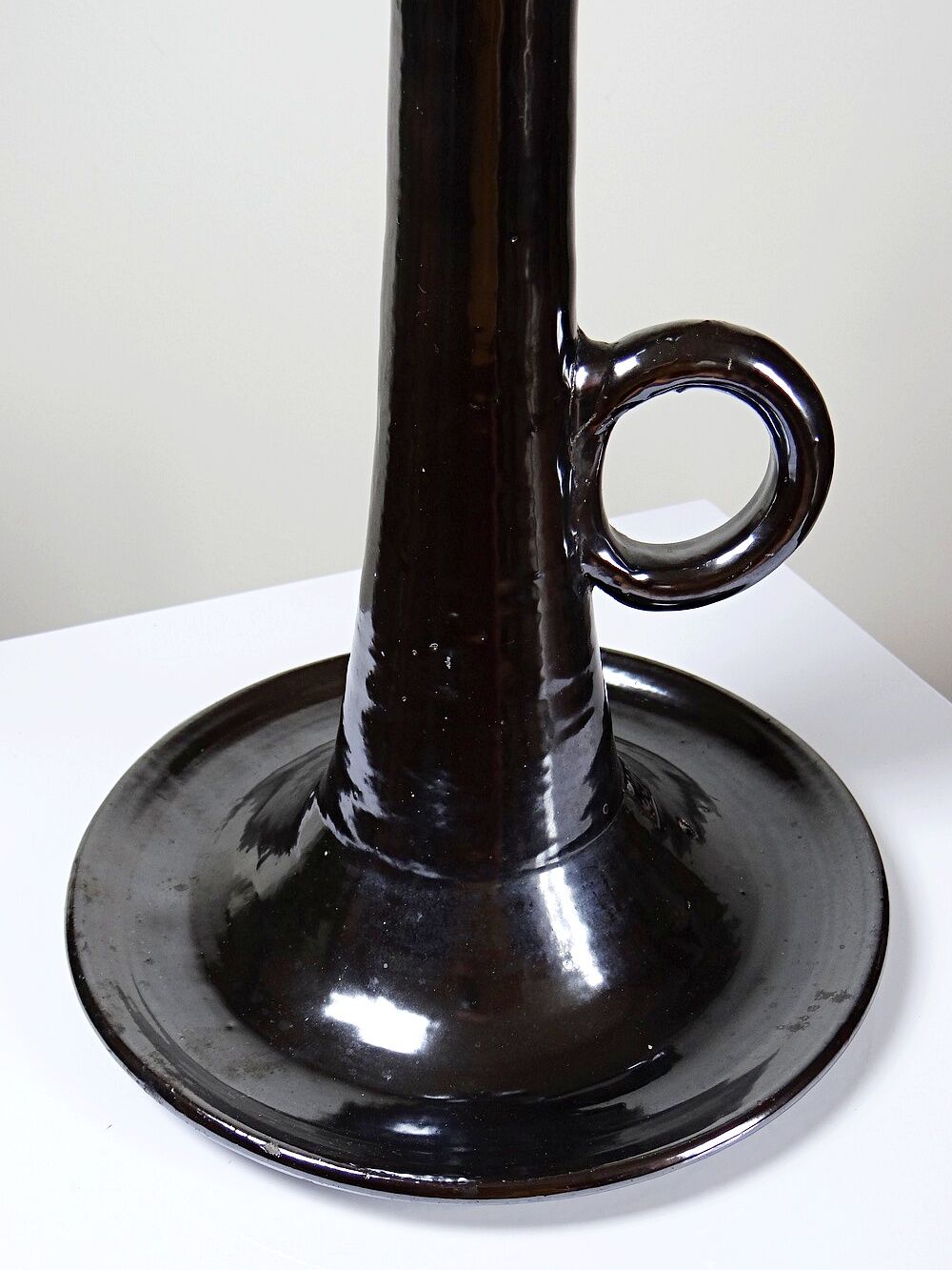 Grand bougeoir Biot en terre vernissée noire, ancien pied de lampe, années 60