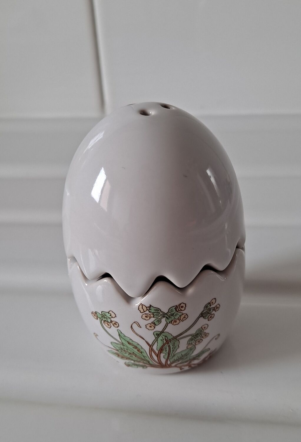 Egg salt and pepper set