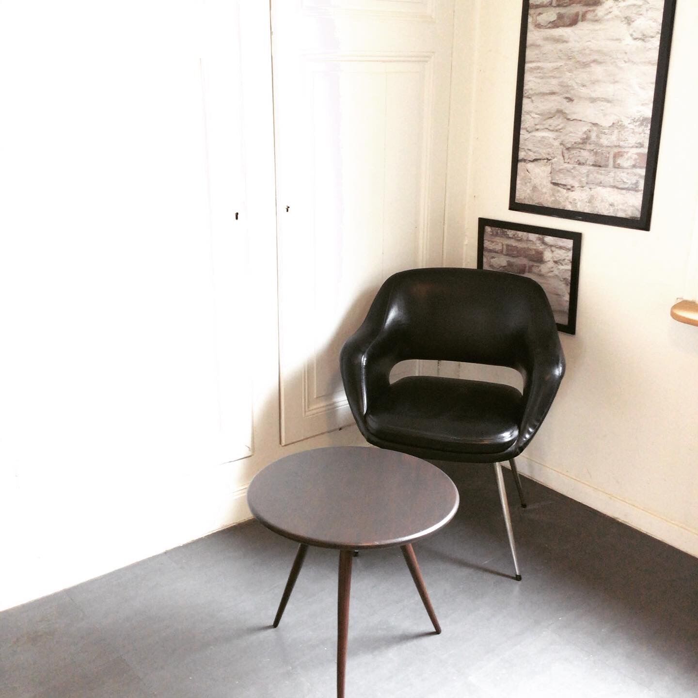 Coffee table round compass feet