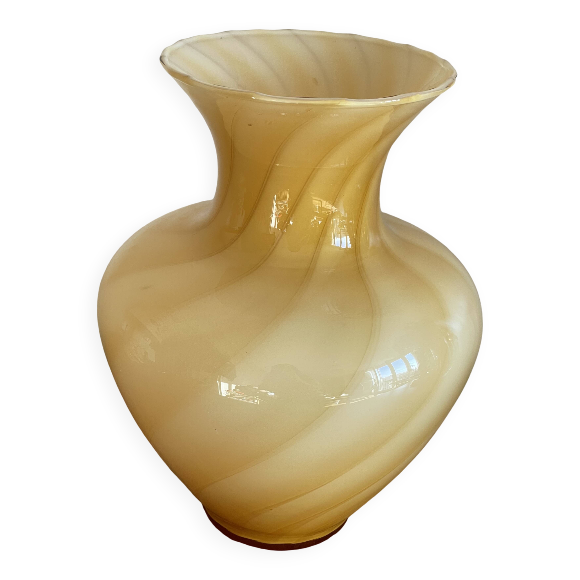 Round vase