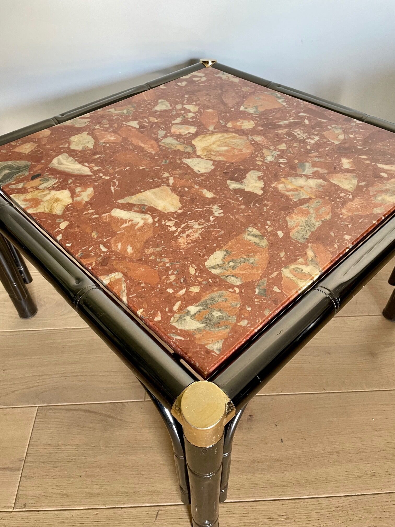 Table basse marbre rouge