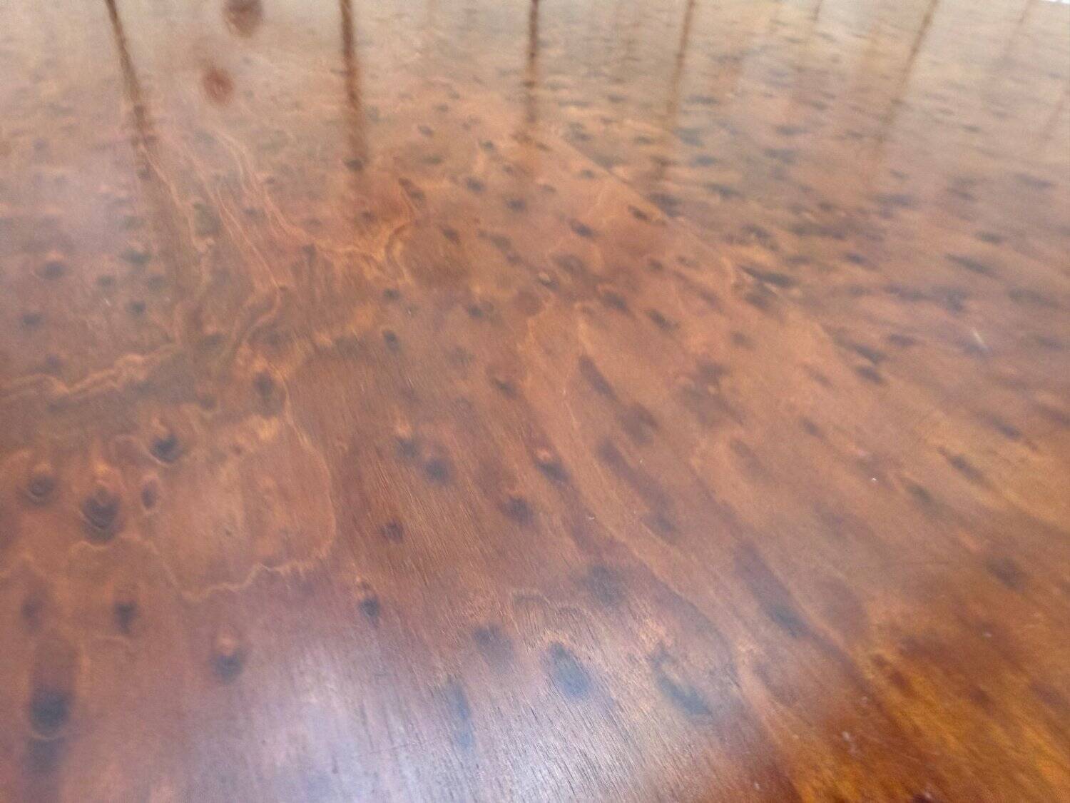 Extendable oval table in Louis XVI style – Mottled mahogany – 19th century