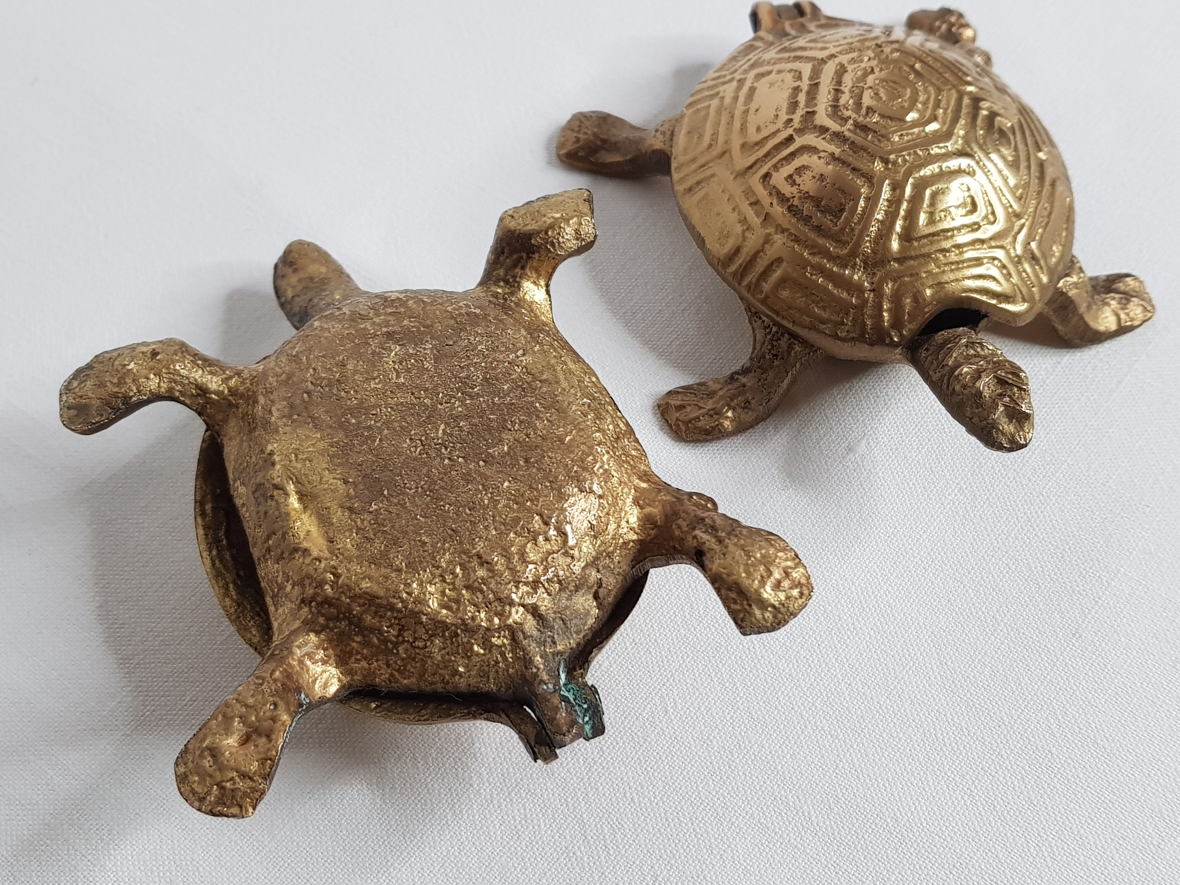 Pair of zoomorphic ashtrays, golden brass turtles