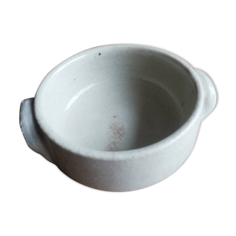 Small beige stoneware pot with handle
