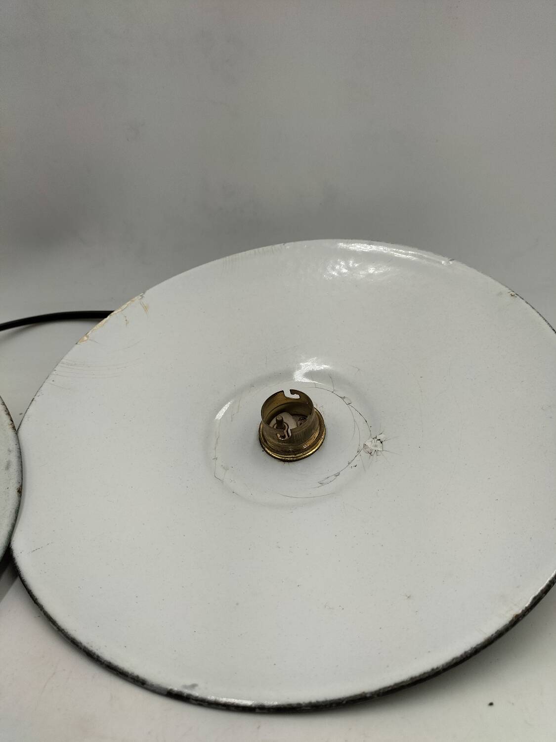 Enamelled sheet metal suspensions