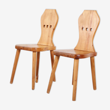 Set of 2 pine kitchen chairs