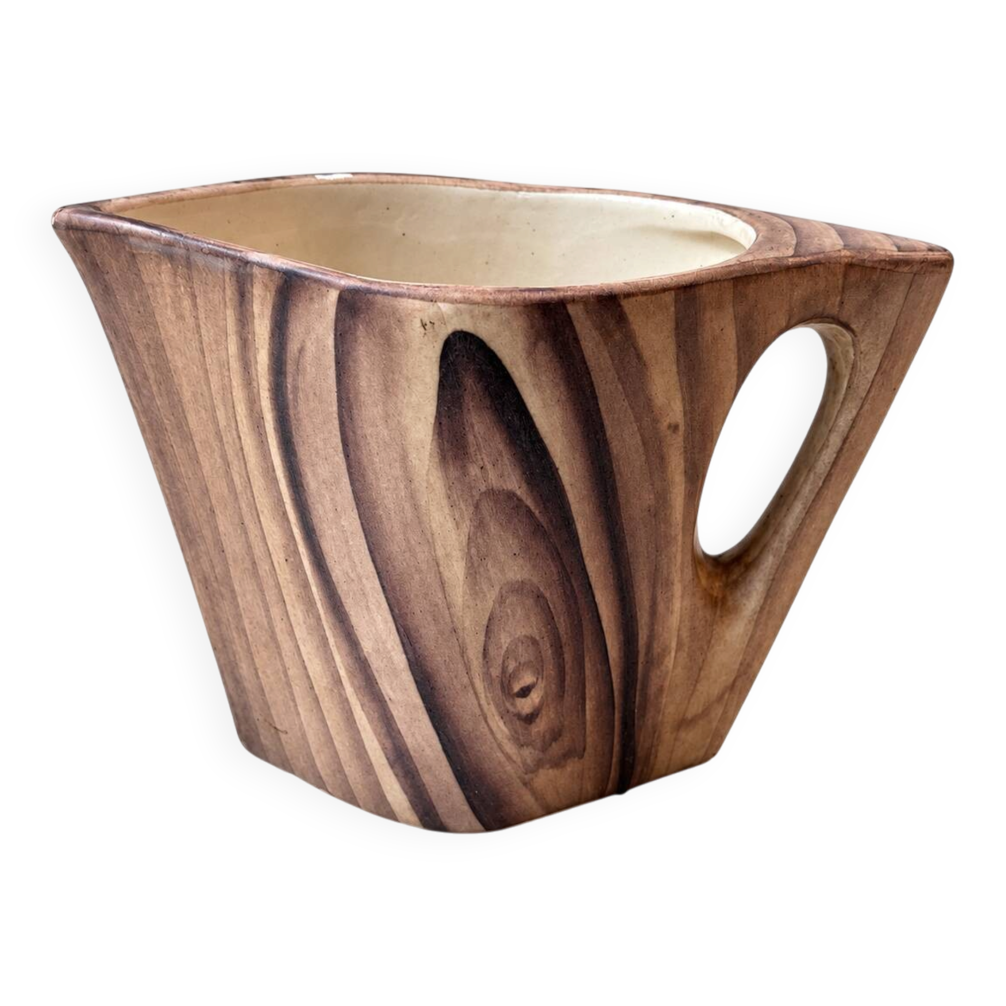 Ceramic jug imitating wood