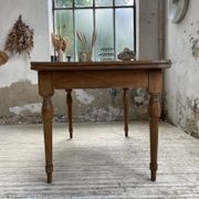 Table de ferme noyer plateau pivotable à allonges