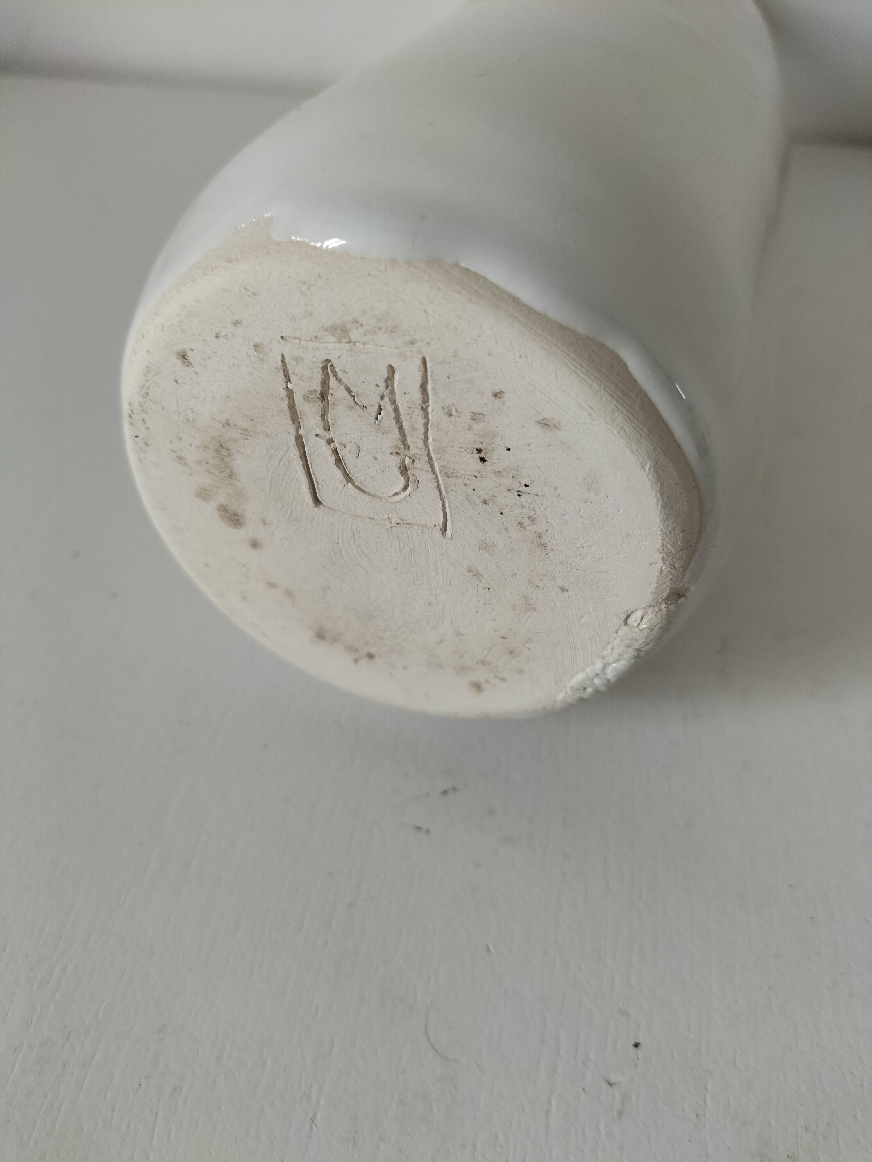 Duo de vases en céramique émaillée, décor pictural, signés MU