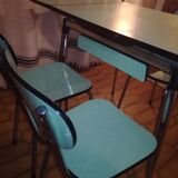 Set table and chairs in formica