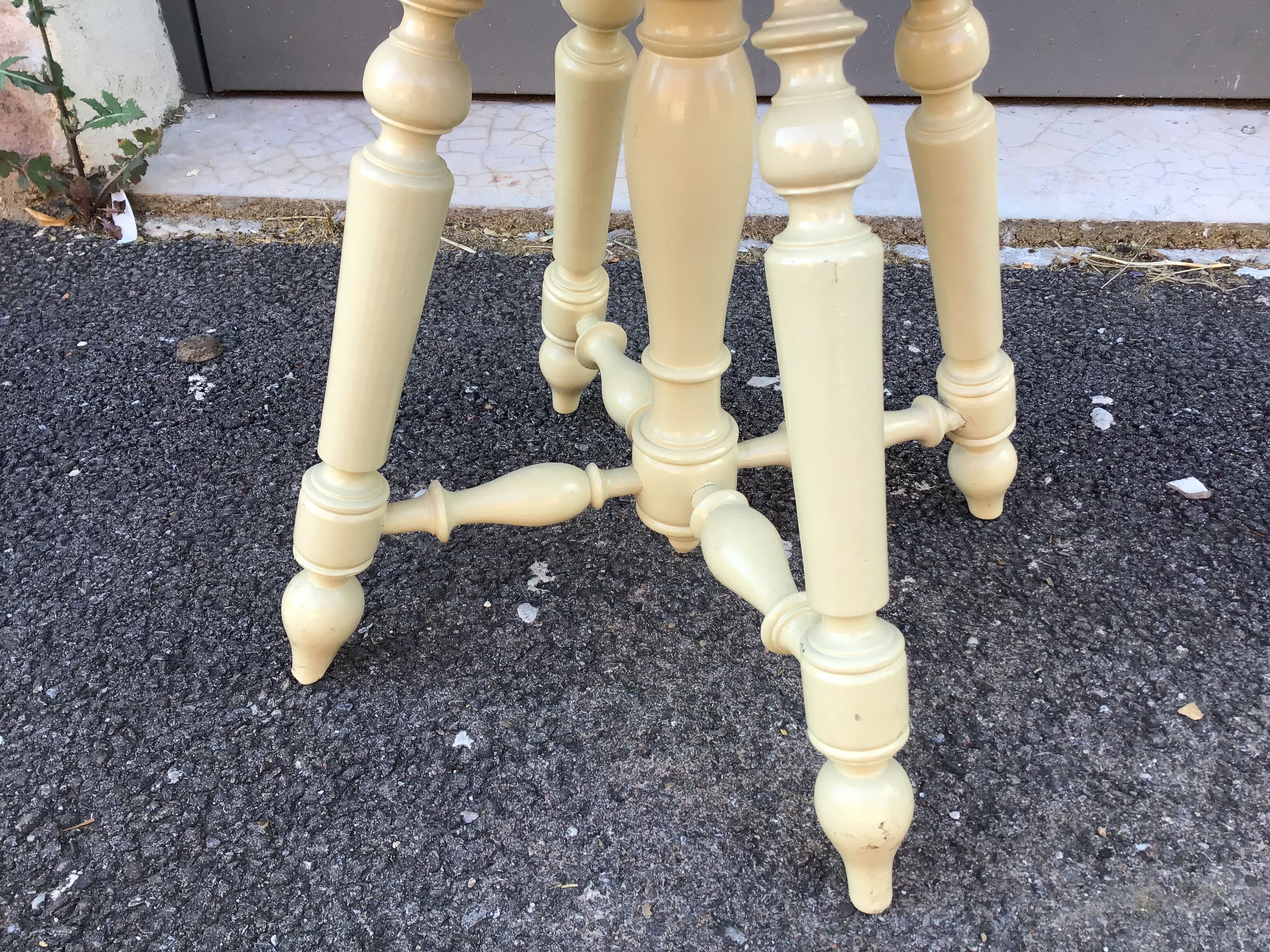 Vintage piano tabouret