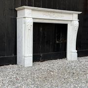 Cheminée de style Louis XV en marbre de Carrare, vers 1980