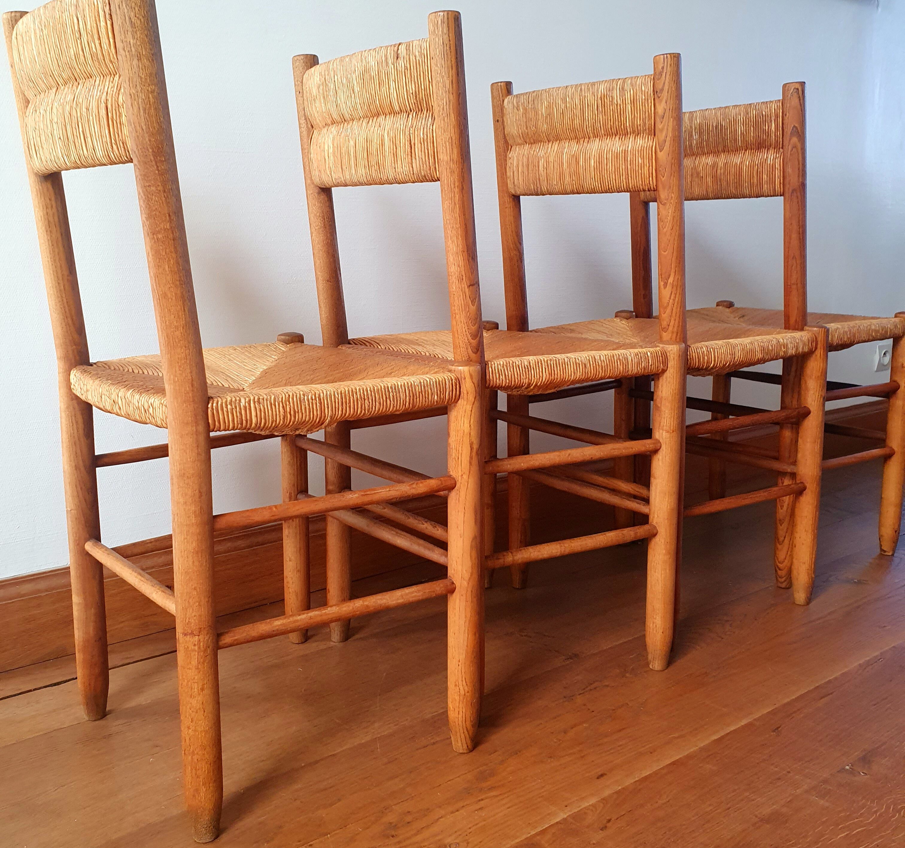 Series of 4 seat chairs and mulched backrest