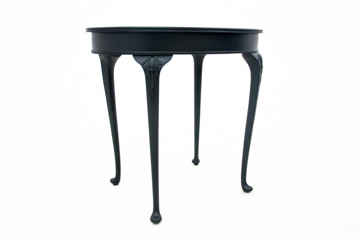 Oval table, Northern Europe, circa 1910