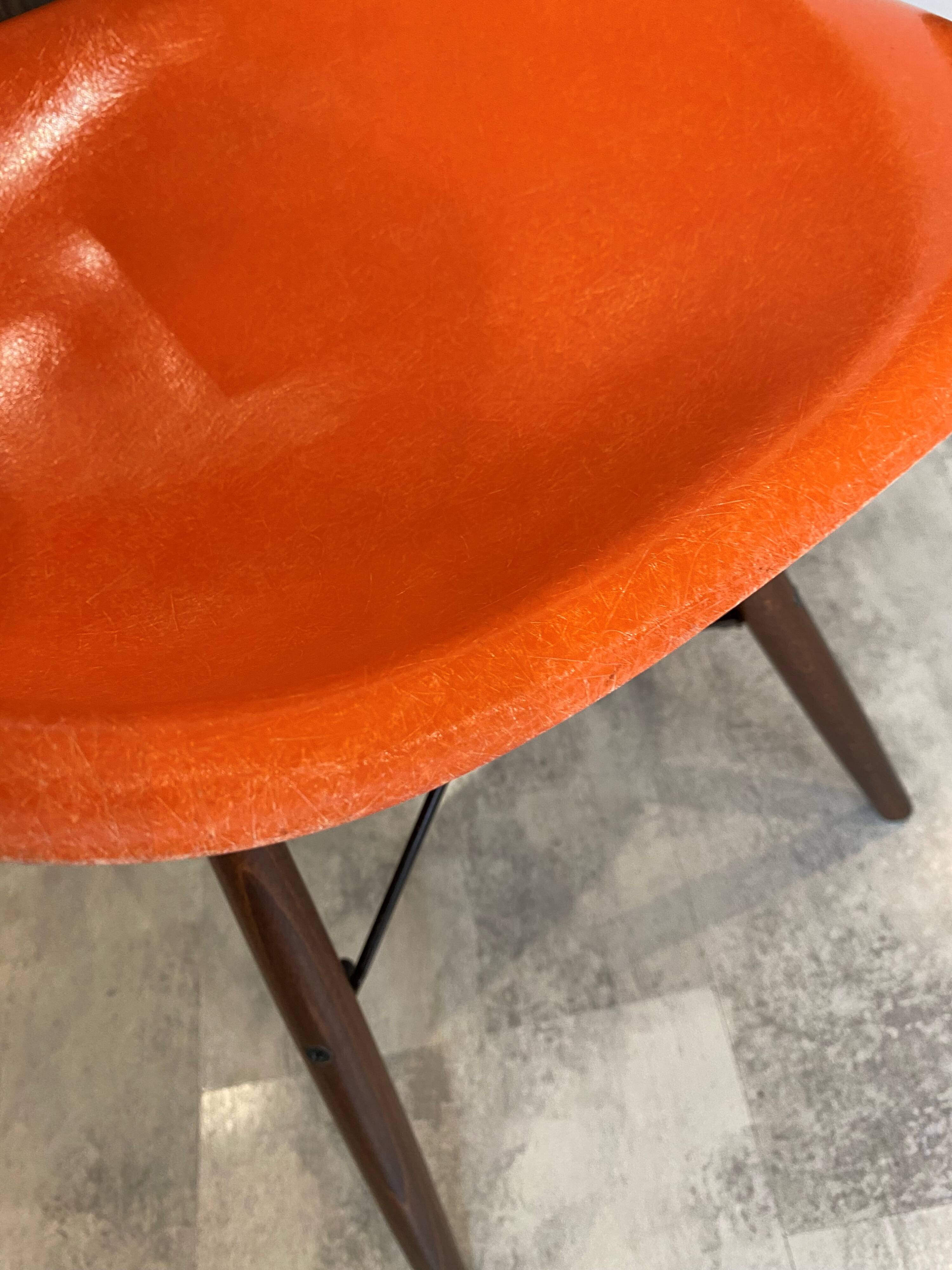 A dsw fiber red orange dowel walnut eames herman miller vintage 70 chair