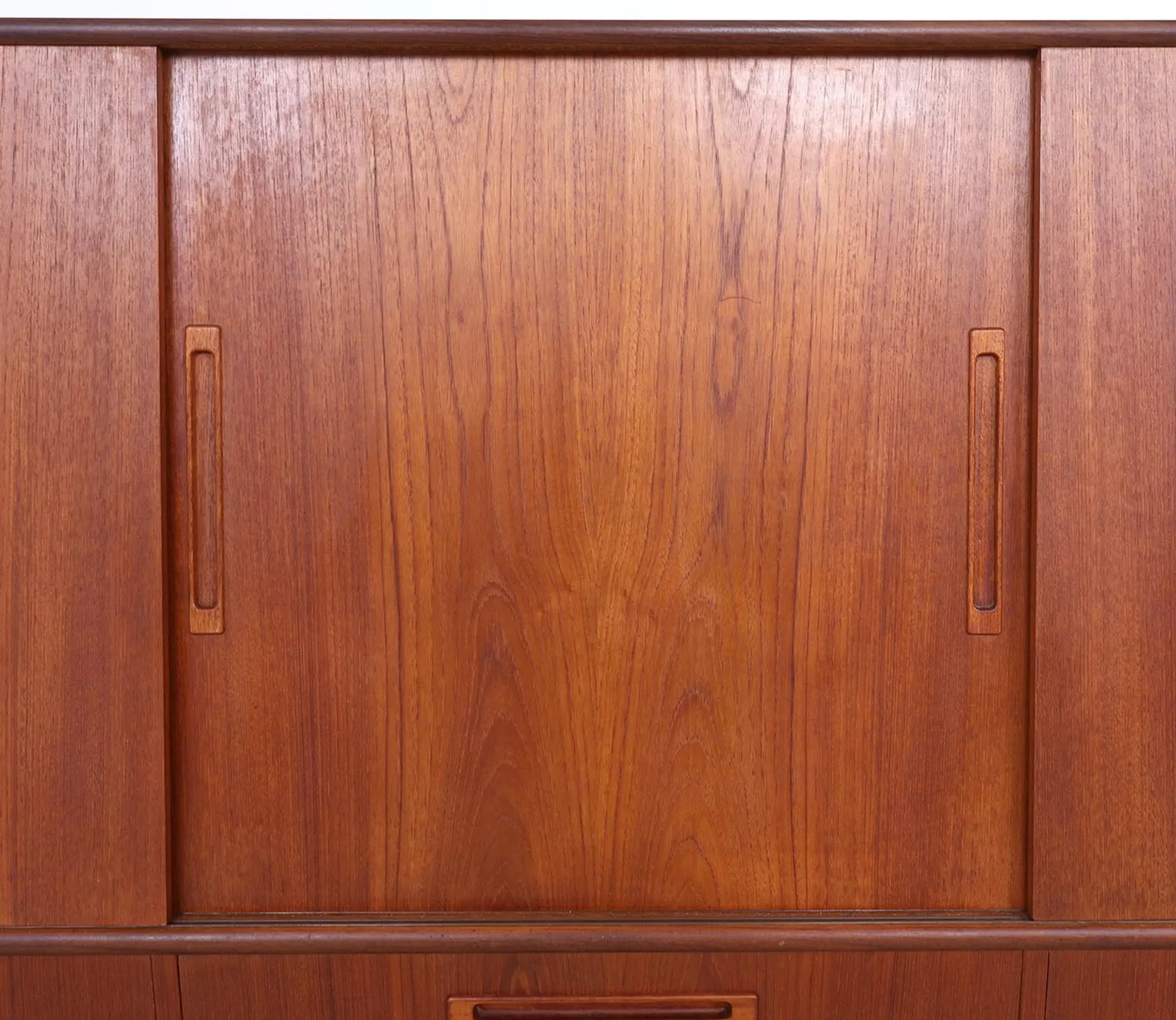 Buffet en teck de design danois avec section bar, années 1960.
