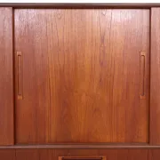 Buffet en teck de design danois avec section bar, années 1960.