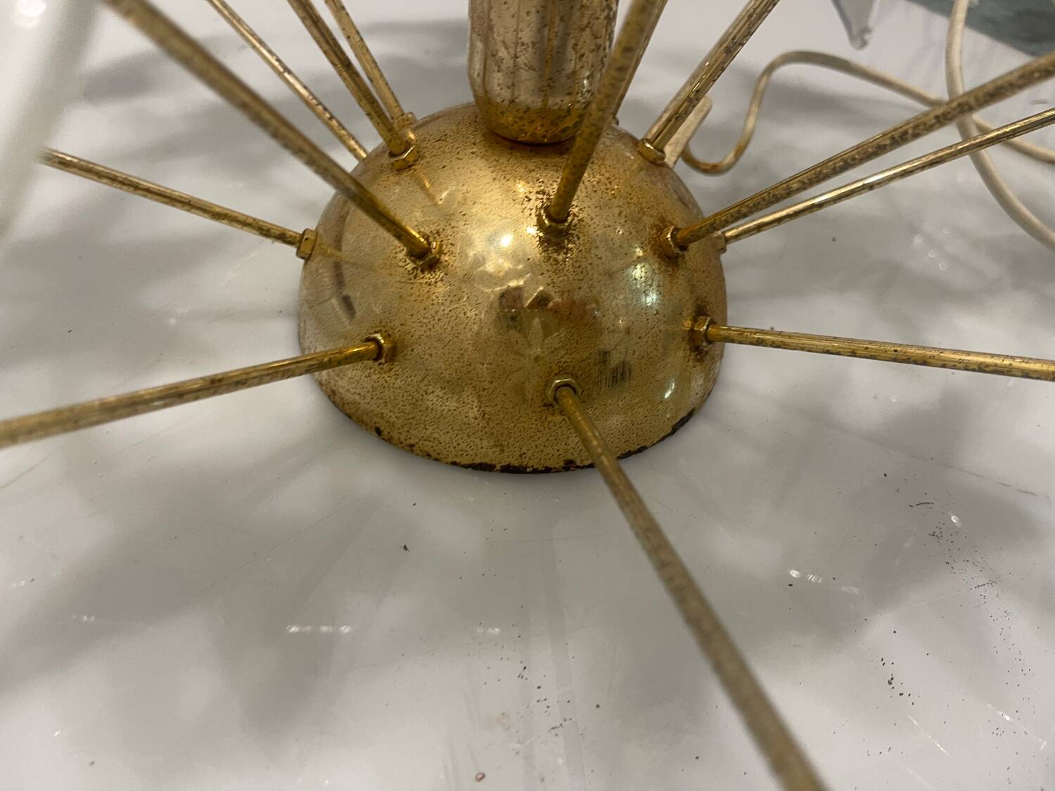 Lampe de table en verre de Murano blanc et laiton, années 1970